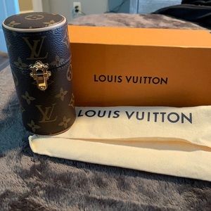 🤩🤩🤩Louis Vuitton Perfume Fragrance case for 100ML. Use as an eyeglass case.